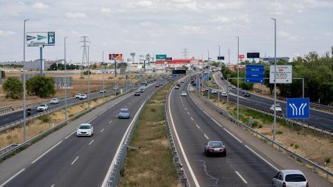 Varios coches circulan por la autovía A-5, a 1 de septiembre de 2023, en Madrid