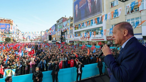 El presidente turco y líder del partido AKP, Recep Tayyip Erdogan, en un mitín de su partido este viernes