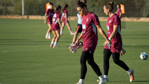 La jugadora Misa Rodríguez durante un entrenamiento, a 20 de septiembre de 2023, en Oliva, en Alacant.