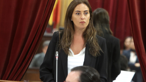 La portavoz de Vox Balears en el Parlament, Idoia Ribas, durante una intervención parlamentaria el 12 de septiembre de 2023, en Palma de Mallorca.