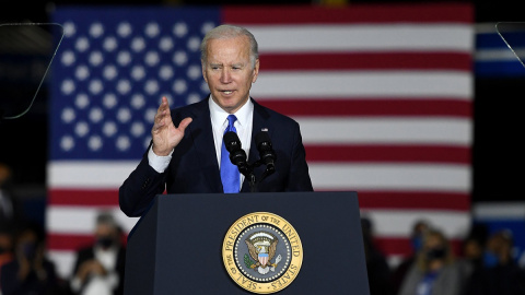 28/01/2022-El presidente de los Estados Unidos, Joe Biden, durante un evento en las instalaciones de autobuses de la Autoridad de Transporte del Área de Kansas City.