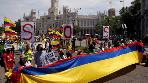 08/05/2021. Miles de personas acuden a la manifestación en apoyo al pueblo colombiano, este sábado en Madrid. - EFE