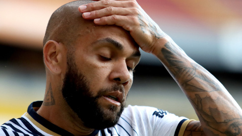 Dani Alves gesticula durante un partido de fútbol en el estadio Jalisco de Guadalajara, a 3 de septiembre de 2022.