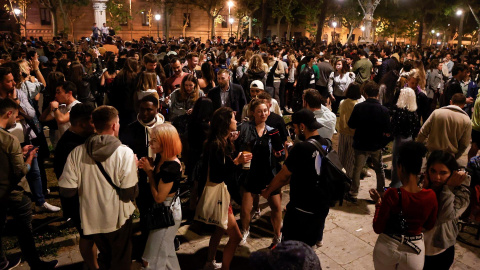 Ambiente en la Puerta del Sol de Madrid tras el fin del estado de alarma.