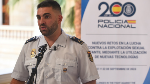 El Jefe del Grupo de Protección al Menor de la Unidad Central de Ciberdelincuencia, Javier Izquierdo de la Rosa, atiende a los medios de comunicación en relación a la investigación que se está llevando a cabo en la localidad de Almendralejo (Badajoz)