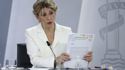 La vicepresidenta segunda y ministra de Trabajo, Yolanda Díaz durante la rueda de prensa tras la reunión del Consejo de Ministros, este martes, en el complejo del Palacio de la Moncloa.