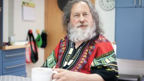 Richard Stallman: "Hay que prohibir que las empresas recojan nuestros datos, este es el punto de resistencia"