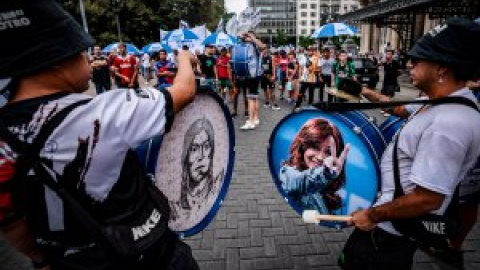 Simpatizantes de Fernández de Kirchner se concentran frente a la Corte Suprema para decir "basta de mafia judicial"