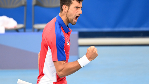 26 de julio de 2021, Japón, Tokio: el tenista serbio Novak Djokovic en acción contra el alemán Jan-Lennard Struff durante el partido de la segunda ronda de hombres solteros en el Ariake Tennis Park como parte de los Juegos Olímpicos de Tokio 2020.