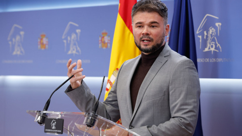 07/02/2023.- El portavoz de ERC, Gabriel Rufián durante la rueda de prensa con motivo de la reunión de la Junta de Portavoces este martes en el Congreso. EFE/Chema Moya