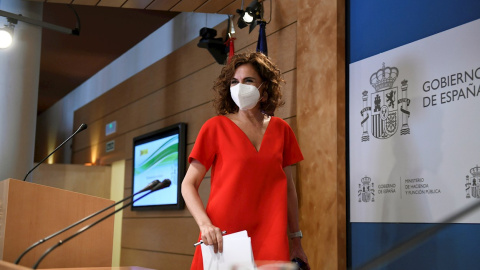 28/07/2021.- La ministra de Hacienda, María Jesús Montero, a su llegada a la rueda de prensa tras la reunión del Consejo de Política Fiscal y Financiera, este miércoles en Madrid. EFE/Víctor Lerena