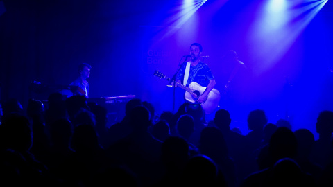 Mazoni durant l’actuació a la Sala Apolo.