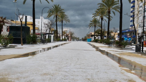 Granizada en la Calzada de la Duquesa de Sanlúcar de Barrameda (Cádiz) a 07 de febrero de 2023