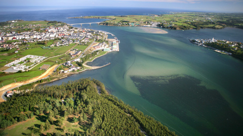 Vista panorámica de la Ría de Ribadeo o Ría del Eo, frontera entre Asturias y Galicia.