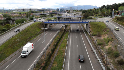 Vista de la AS-II que une Oviedo y Gijón unos días después de que el Gobierno anunciara la imposición de un sistema de peajes.