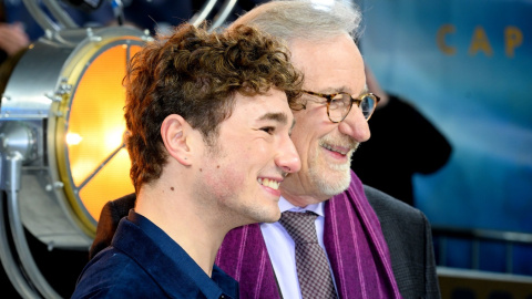 Gabriel LaBelle y Steven Spierlberg, en la premiere de la película en Londres.