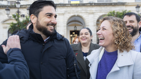 Ismael Sánchez, de IU, y Susana Hornillo,  de Podemos, candidata a la alcaldía de Sevilla.