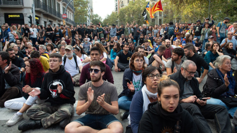 Fotografía de octubre de 2019 de manifestantes en el entorno de la plaza Urquinaona en la sexta jornada de protestas en Barcelona contra la sentencia del Supremo por el 'procés'. E.P./Germán Lama