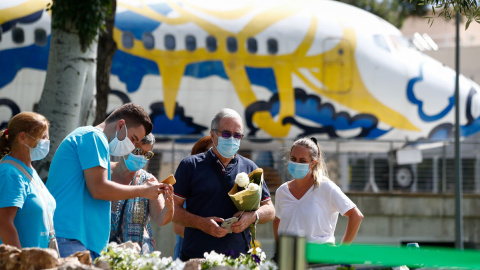 20/08/2020.- Acto celebrado junto al aeropuerto Adolfo Suárez Madrid-Barajas por el aniversario del accidente aéreo de Spanair en el 12 aniversario. EP / Oscar J. Barroso