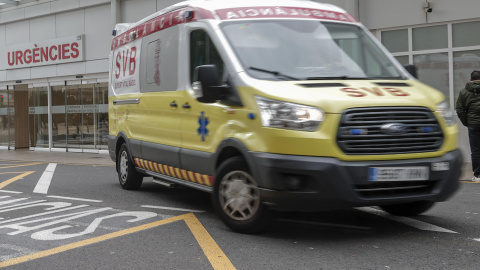 Imagen de archivo de la puerta de Urgencias del Hospital Clínico de València, donde una mujer embarazada ha acudido en busca de ayuda con un disparo de bala en la cabeza.