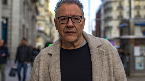 Carlos Goñi, de Revólver, en la Gran Vía de Madrid.