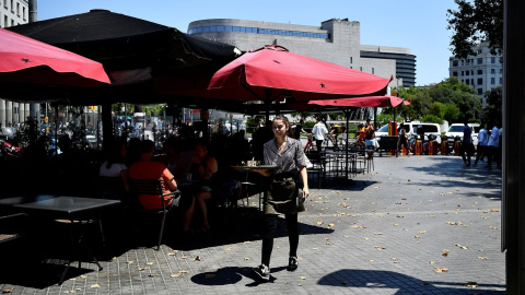 Un bar de Barcelona en verano. Archivo.