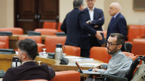 14/02/2023.- Los portavoces de ERC y Unidas Podemos en el Congreso, Gabriel Rufián y Pablo Echenique durante la reunión de la Junta de Portavoces de este martes. Eduardo Parra / Europa Press