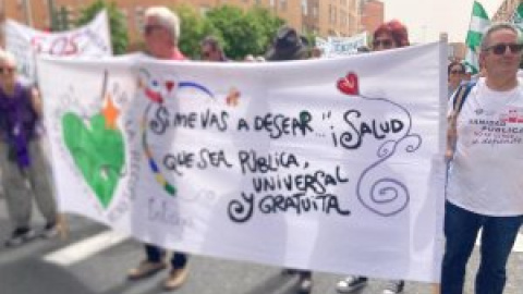 Miles de personas toman las calles en Andalucía en defensa de la sanidad pública