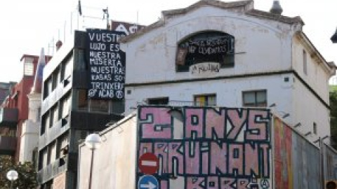 Tensión por el desalojo de los edificios ocupados de Barcelona que la derecha instrumentalizó en campaña