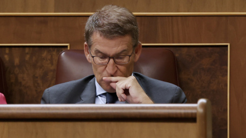 El candidato a la presidencia del Gobierno y líder del PP, Alberto Núñez Feijóo durante la segunda jornada del debate de su investidura en el Congreso este miércoles.