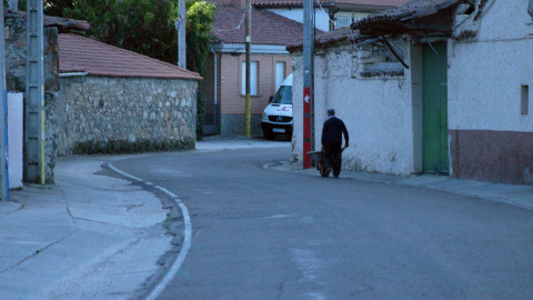 Escena cotidiana en la pequeña localidad salmantina de Aldearrodrigo.