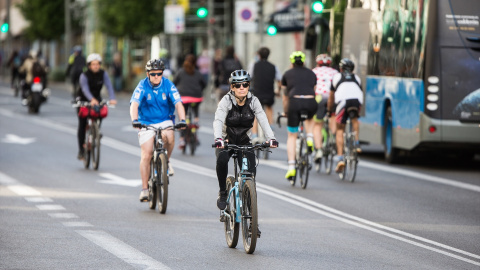 Foto de archivo de personas haciendo deporte en Madrid, a 3 de mayo de 2020.