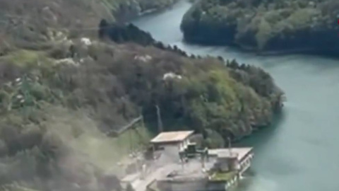 Captura de un vídeo captado por los Bomberos italianos de la central hidroeléctrica que ha sufrido la explosión, cerca de la ciudad de Bolonia.