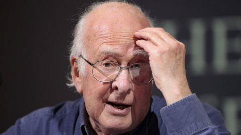 El científico británico Peter Higgs, descubridor del 'bosón de Higgs' y Premio Nobel de Física en 2013, en una foto de archivo de abril de 2024.