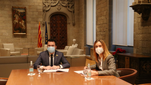 El president de la Generalitat, Pere Aragonès, reunit amb la líder d'En Comú Podem al Parlament, Jéssica Albiach.