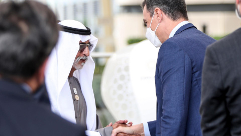 El presidente del Gobierno, Pedro Sánchez, junto al ministro y Comisionado General de la Expo 2020 de Dubai, Nahyan bin Mubarak Al Nahyan.