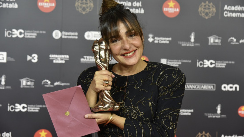 La actriz Candela Peña premiada por 'La Boda de Rosa', durante la gala de entrega de los Premios Gaudí, en el Auditorio del Fòrum-CCIB, en Barcelona, Catalunya (España), a 21 de marzo de 2021.