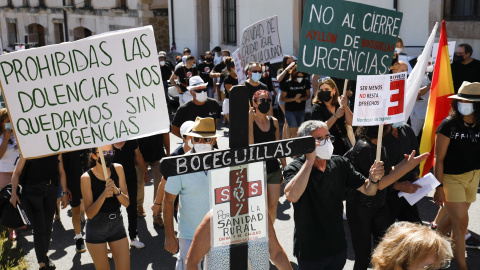 Varias decenas de personas participan en una manifestación por una sanidad rural de calidad en Sepúlveda