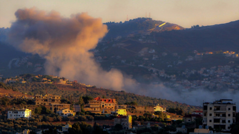 29 de julio de 2024. Una columna de humo en la aldea de Kfarkela, al sur del Líbano, tras un ataque israelí, el 29 de julio de 2024.