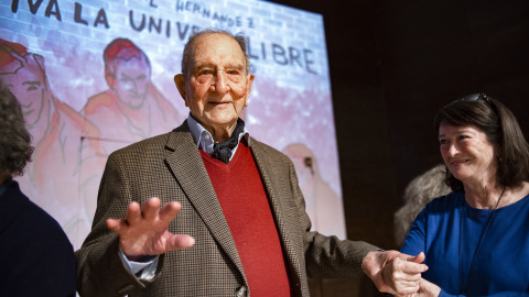 Nicolás Sánchez Albornoz junto a Maruja Lamana durante el acto.