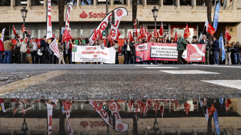 Huelga convocada por los sindicatos CCOO, UGT y FINE en el sector financiero, a 22 de marzo de 2024.