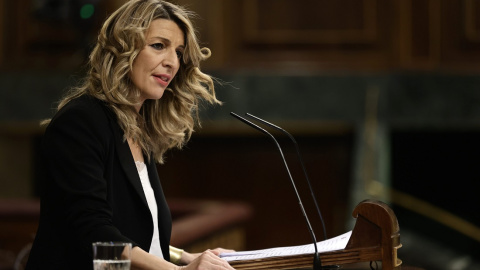 La vicepresidenta segunda del Gobierno y ministra de Trabajo y Economía Social, Yolanda Díaz, interviene en una sesión plenaria en el Congreso de los Diputados, a 3 de febrero de 2022, en Madrid.