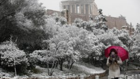 Más de la mitad de refugiados en Grecia no reciben alimentos en medio de un temporal histórico de nieve y frío