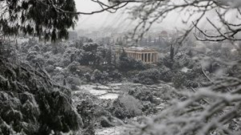 El temporal 'Elpís' azota Grecia con bajas temperaturas, frío y nieve