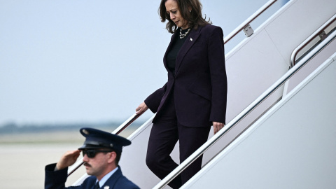 Foto de la candidata demócrata Kamala Harris llegando a la Base de la Fuerza Aérea Andrews, en Maryland, Estados Unidos, a 25 de julio de 2024.