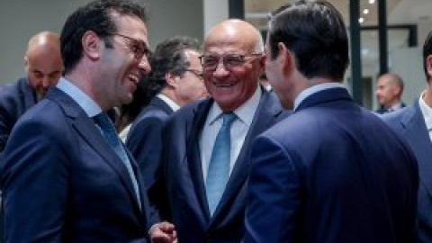 Los presidentes de BBVA y Sabadell coinciden en un acto oficial con el ministro de Economía en plena OPA