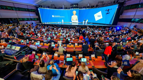 La presidenta de la Comisión Europea, Ursula von der Leyen, comparece ante los medios, en el Parlamento Europeo, a 9 de junio de 2024, en Bélgica.