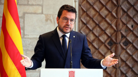 Pere Aragonès compareix a la Sala Gòtica del Palau de la Generalitat.