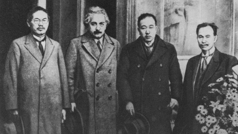 Albert Einstein visita la Universidad de Tohoku (Sendai) en 1922.