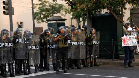 Policías peruanos